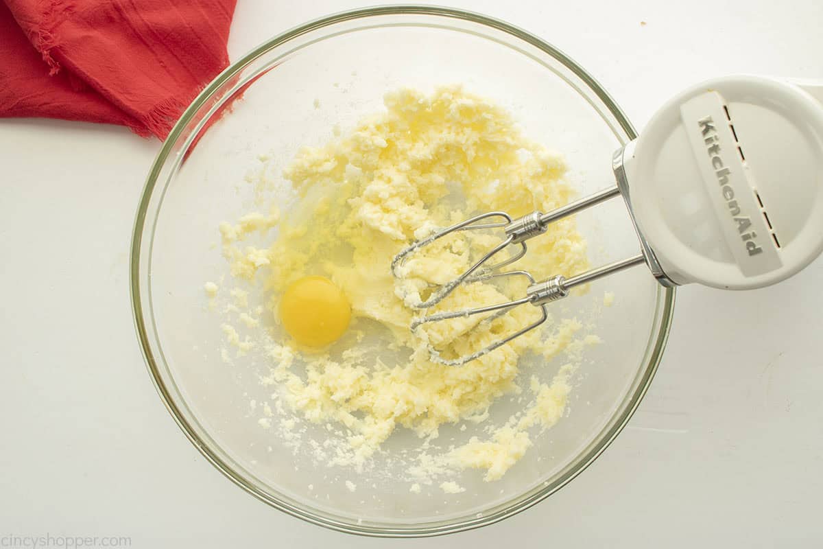 Egg added to vutter and sugar mixture.